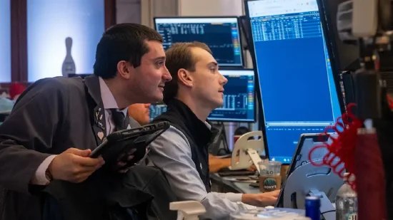 7月10日收盘：美股周四收高，芯片股普涨推动纳指上涨1.3%